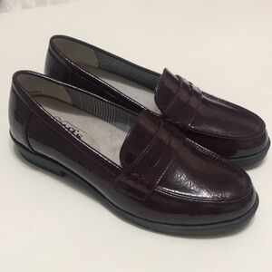 NWOB Cliffs By White Mountain Galah Penny Loafer Size 6M